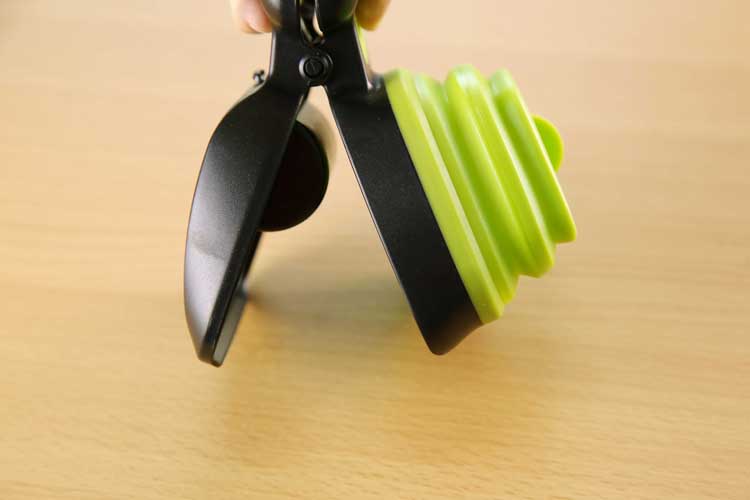 Dog Pet Travel Foldable Pooper Scooper With 1 Roll Decomposable bags Poop Scoop Clean Pick Up Excreta Cleaner Epacket Shipping 0 - Lazy Paper Club